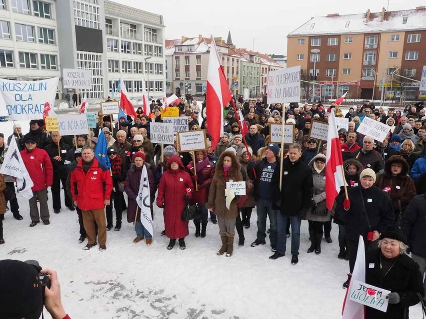 Demonstracja KOD w Koszalinie zgromadziła około 400 osób.