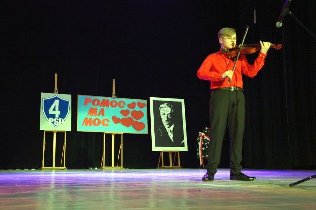 Podczas koncertu charytatywnego dla Kryspina wystąpili muzykujący uczniowie, którzy zachwycali zdolnościami