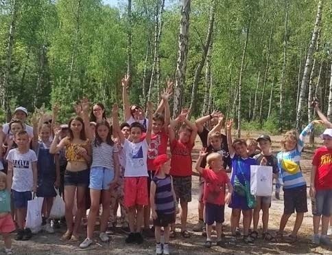 Dzieci bawiły się podczas kolejnych zajęć wakacyjnych organizowanych przez Fundację Koalicja dla Młodych w Białobrzegach.