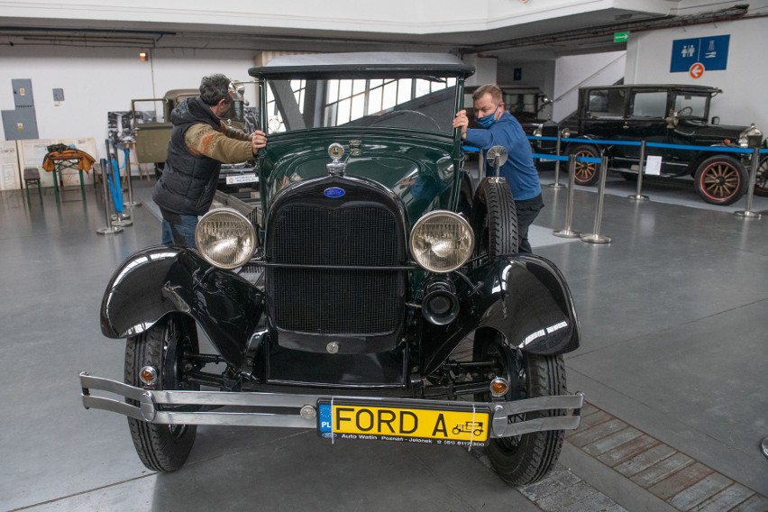 Członkowie Automobilklubu przygotowali imponującą ekspozycje...