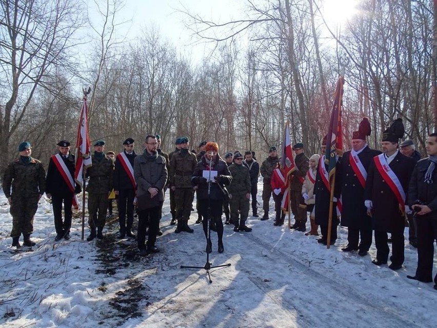 Sosnowiec: W Ostrowach Górniczych uczczono pamięć zamordowanej 70 lat temu rodziny Mackiewiczów FOTO