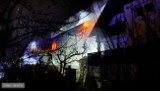 Pożar domu na Dolnym Śląsku. 5 osób ewakuowano z budynku tuż przed wybuchem [ZDJĘCIA]