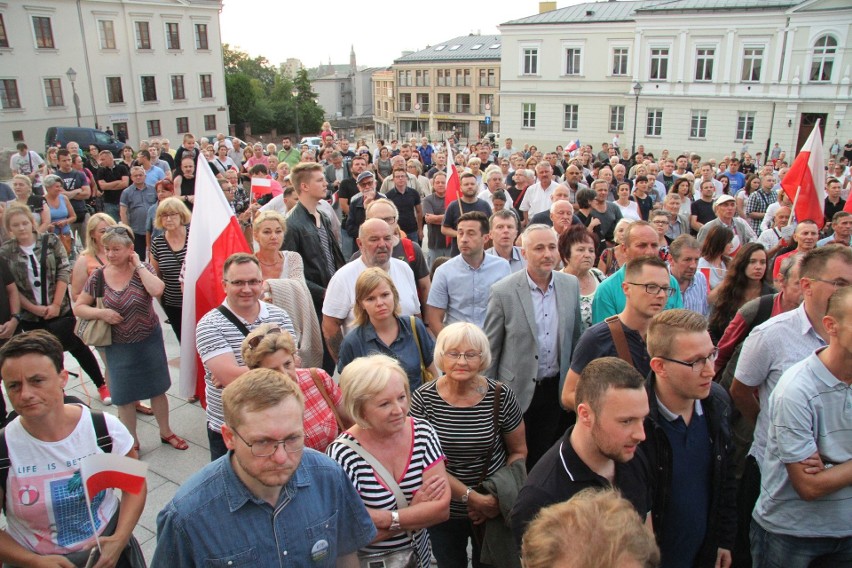 Wielka manifestacja w centrum Kielc „Wolne Sądy” z tysiącami uczestników  