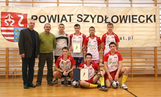 Turniej o Puchar Starosty Szydłowieckiego wygrała drużyna z Zespołu Szkół imienia Korpusu Ochrony Pogranicza w Szydłowcu.