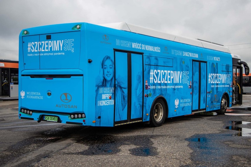 Mobilny Punkt Szczepień wyruszył w trasę po Podkarpaciu. Inicjatorem akcji jest wojewoda podkarpacki Ewa Leniart