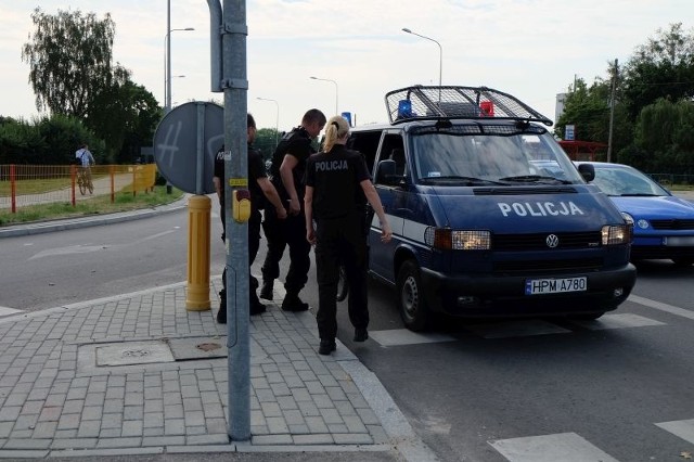 Około godz. 16 drugi radiowóz zabrał rower z miejsca wypadku.