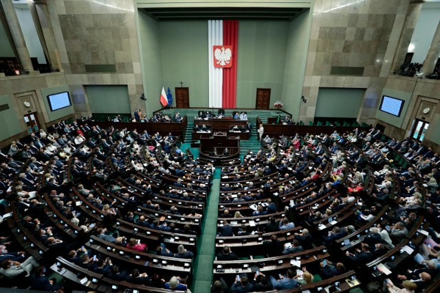 Sondaż wyborczy. Kto wygrałby dziś wybory parlamentarne?