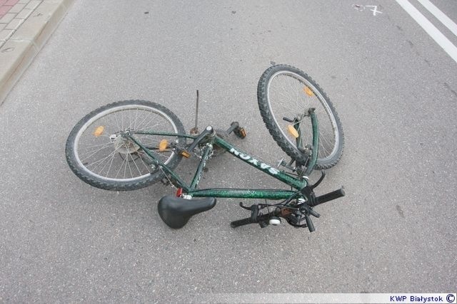 11-latka na rowerze zderzyła się z chryslerem [FOTO]