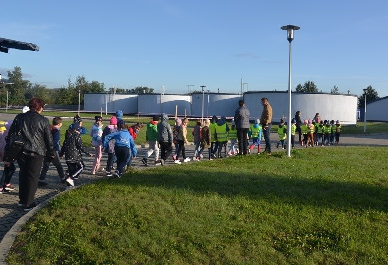 Piknik Wodociągowy w Starym Sączu. Uczniowie ze szkoły w Przysietnicy zwiedzili Zakład Uzdatniania Wody [ZDJĘCIA]