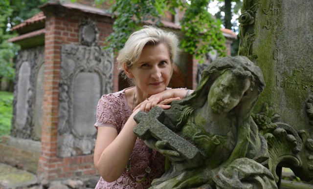Wiele płyt opowiada historie - mówi dyrektor wschowskiego muzeum Marta Małkus.