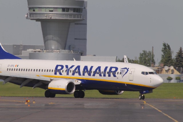 Strajk Ryanair: Na pasażerów Ryanair czekają kolejne utrudnienia. Część personelu w Hiszpanii, Belgii, Holandii, Portugalii, we Włoszech i w Niemczech kolejny raz będzie strajkowała. Z tego powodu Ryanair odwołał 190 lotów z dnia 28 09 2018. Polscy pasażerowie także odczują strajk w Ryanair, łącznie sześć lotów - do i z Polski, zostało odwołanych. Które? Poniżej przedstawiamy listę odwołanych lotów Ryanair z powodu strajku 28 09 2018. Utrudnienia dotknął 30 tysięcy pasażerów.