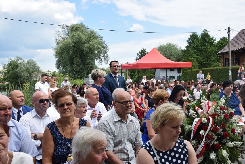 Mieszkańcy uhonorowali 11 chłopów z Masłomiącej zamordowanych w obozie Gross-Rosen [ZDJĘCIA]