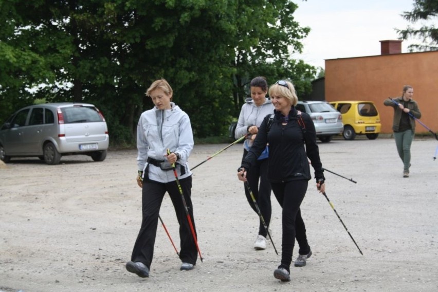 Uczestnicy sami wybierają formę ruchu. Tu panie trasę 10 km...