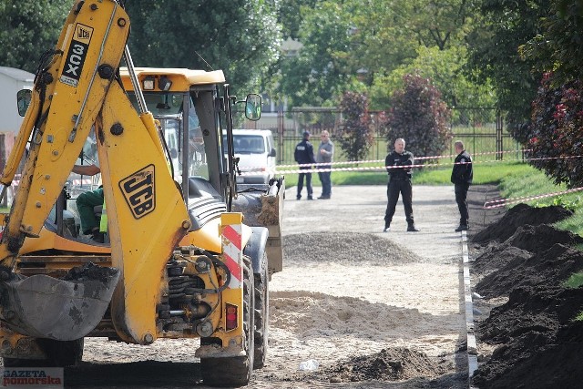 Podczas robót ziemnych przy budowie boiska przy Zespole Szkół Elektrycznych we Włocławku znaleziono niewybuch. Miejsce zabezpieczyła policja i straż miejska. Ruch drogowy na ul. Energetyków jest zablokowany. >> Najświeższe informacje z regionu, zdjęcia, wideo tylko na www.pomorska.pl 