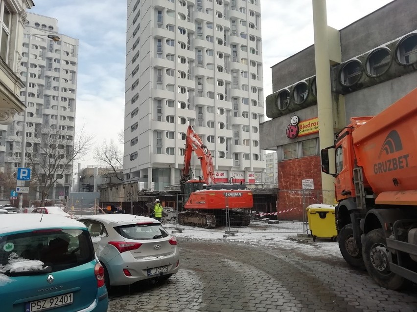 Wrocław: Ruszyła rozbiórka na Manhattanie. Znika esplanada