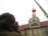 Na ratuszu w Żarach zamontowano dziś wieżyczkę, podobną do tej którą zniszczono podczas bombardowania w 1944 roku