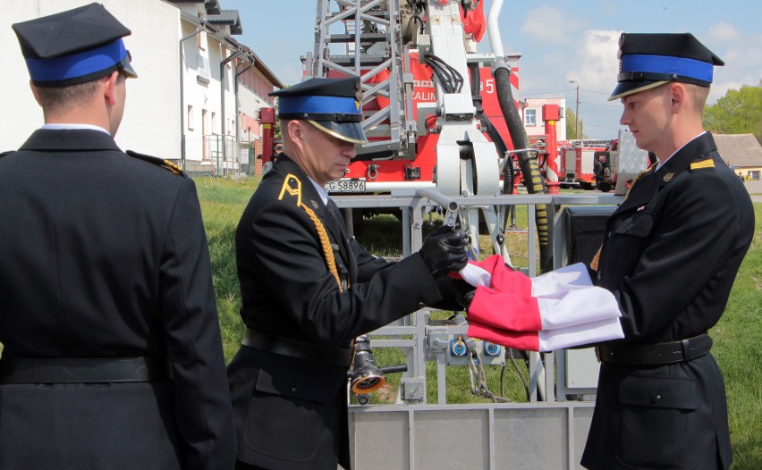 Strażacy zawodowi z Państwowej Straży Pożarnej w Grudziądzu...