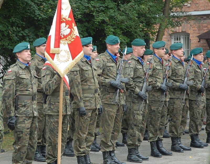 Potem - pod pomnikiem przy ul. I AWP - odbyły się...