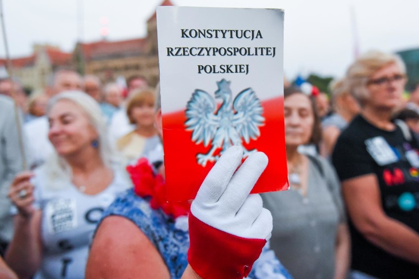 23.07.2018 poznan lg protest sad najwyzszy lancuch swiatla...