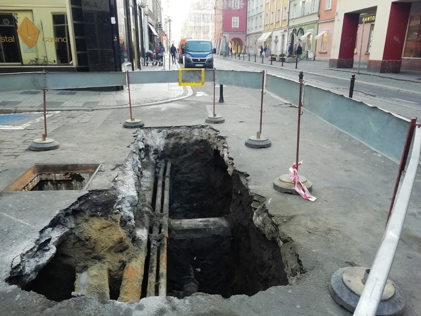 Wrocław: Głęboki wykop na Ruskiej. Ulica nieprzejezdna do końca tygodnia! [ZDJĘCIA]