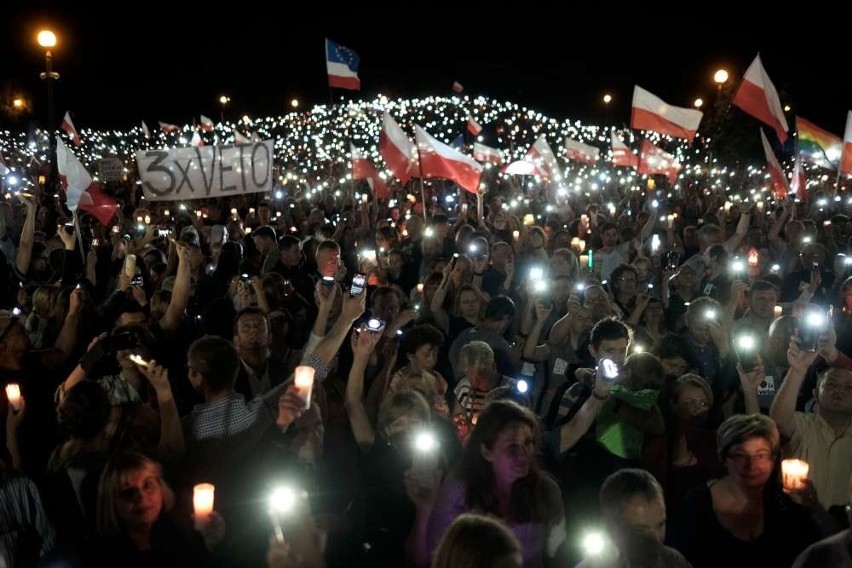 W sobotniej manifestacji wzięło udział kilkanaście tysięcy...