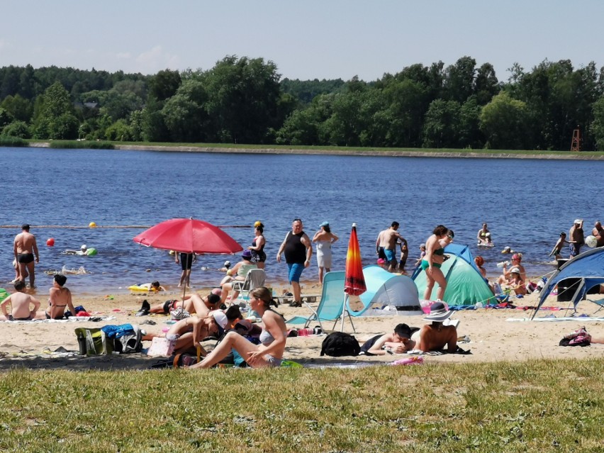 Trzebinia. Ludzie szukają ochłody nad Chechłem. Kąpieliska przeżywają oblężenie [ZDJĘCIA]