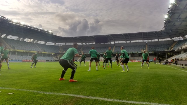 Gracze Śląska mają za sobą przedmeczowy trening na stadionie Gamla Ullevi. Do Szwecji nie polecieli Krzysztof Ostrowski i Michał Bartkowiak