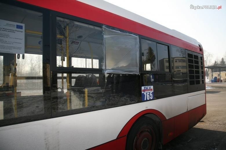 W Sosnowcu ostrzelany został autobus. Sprawcą jest 19-latek