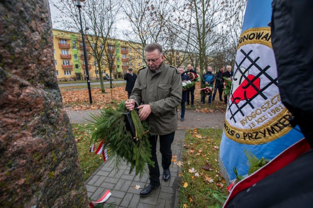 Na skwerze płk. Łukasza Cieplińskiego (skrzyżowanie ul. Dwernickiego/Sułkowskiego) pod obeliskiem upamiętniającym te wydarzenia, uroczyście zostały złożone kwiaty.