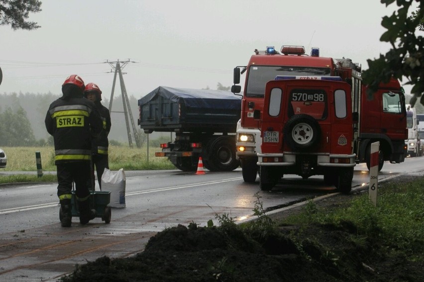 Wypadek na drodze Wrocław-Poznań. Kierowca busa zginął na miejscu (ZDJĘCIA)