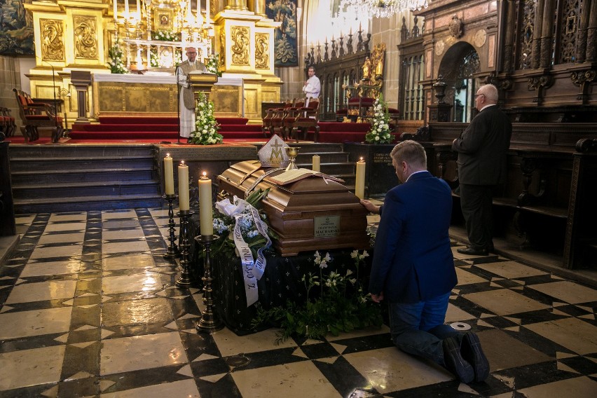 Rozpoczął się pogrzeb kardynała Macharskiego. "To była chodząca świętość" [ZDJĘCIA]