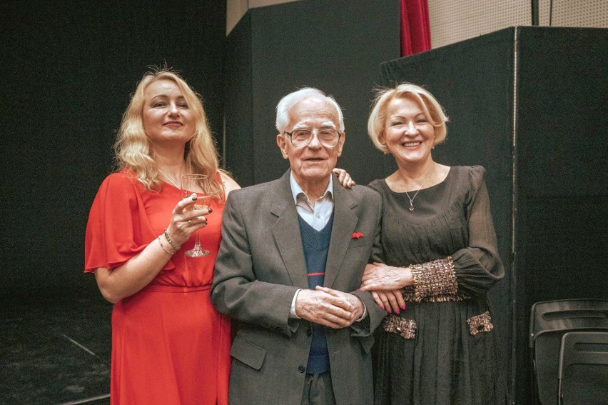 Benefis Edwarda Kotłowskiego związanego z teatrem w Stalowej Woli, z okazji 90 urodzin artysty. Zobacz zdjęcia
