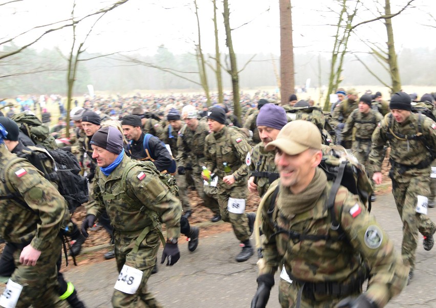 Maraton Komandosa co roku biegną setki zawodników