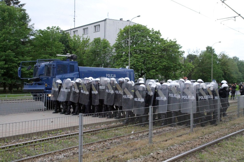 Zamieszki pod komisariatem przy ul. Trzemeskiej