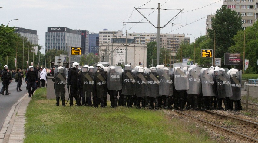 Zamieszki pod komisariatem przy ul. Trzemeskiej