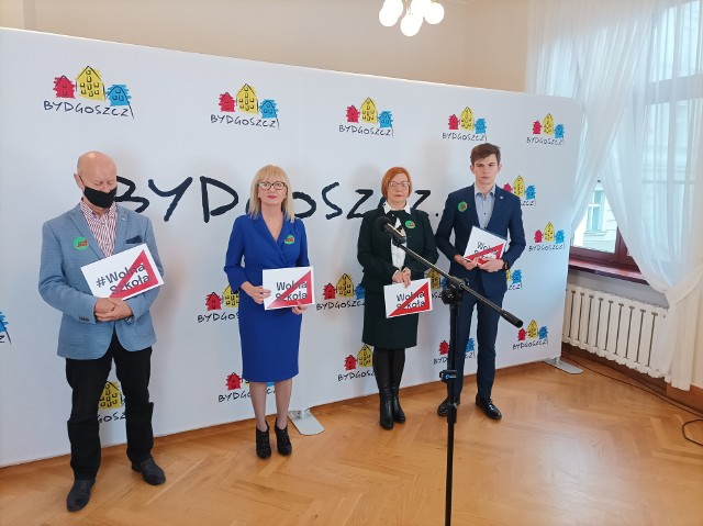 W konferencji poświęconej zmianom w Prawie oświatowym uczestniczyli (od lewej): Lech Zagłoba-Zygler, Iwona Waszkiewicz, Mirosława Kaczyńska i Paweł Marcinkiewicz.