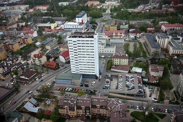 Urząd Miejski w Białymstoku. Zatrudnienie w tej instytucji stale rośnie.