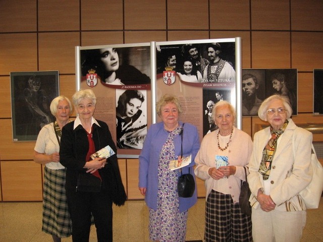 Na otwracie wystawy o Marii Fołtyn przyszły jej przyjaciółki: Janina Mrozek, Danuta Tittenbrun,Maria Krysińska,Zofia Bartkow i Danuta Aleksandrowicz.