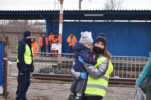 Ok. 1800 uchodźców przyjechało dzisiaj (7.03.2022) do Olkusza