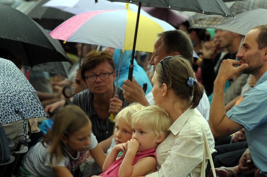 "Cierpienie niewinnych" na placu Zamkowym (ZDJĘCIA)