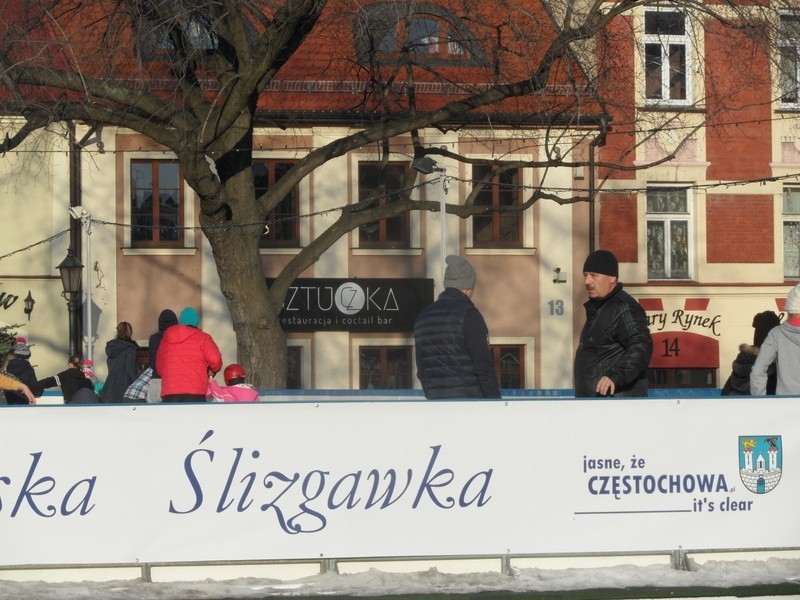 Ślizgawka Miejska na Starym Rynku w Częstochowie jest...