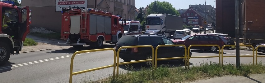 Potrącenie dziecka przez samochód ciężarowy w Lęborku. 21.06.2021 r. Dziewczynka trafiła do szpitala. Kierowca TIR-a był trzeźwy