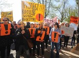 Szczecin: Manifestacja strajkujących. W szkołach nadal bez nauki. Belfrzy nie rezygnują