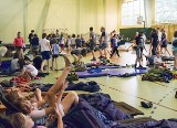 370 harcerzy ewakuowanych z obozu w Kostkowicach noc spędziło w szkole w Kroczycach