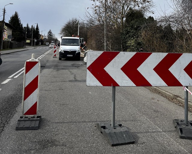 W Będzinie rozpoczął się remont ul. Piłsudskiego, na wysokości osiedla Syberka Zobacz kolejne zdjęcia/plansze. Przesuwaj zdjęcia w prawo naciśnij strzałkę lub przycisk NASTĘPNE