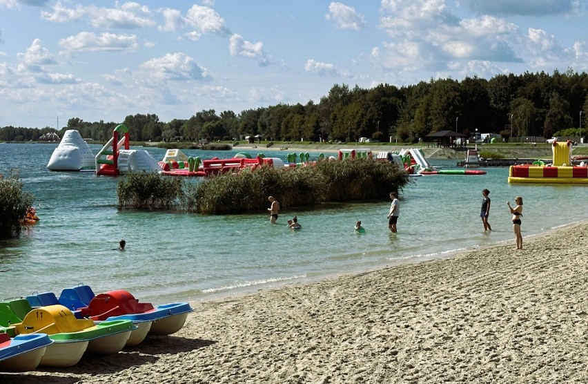 Nad Jeziorem Tarnobrzeskim we wrześniu jest pięknie. Ludzie cieszą się słońcem, czystą wodą i ciszą. Zobaczcie zdjęcia  