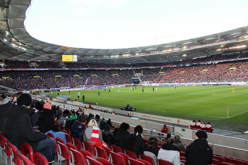 MHPArena, znana również jako Gottlieb-Daimler-Stadion, ma...