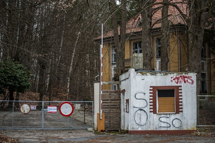 Ruiny budowy szpitala i dawny szpital psychiatryczny w...