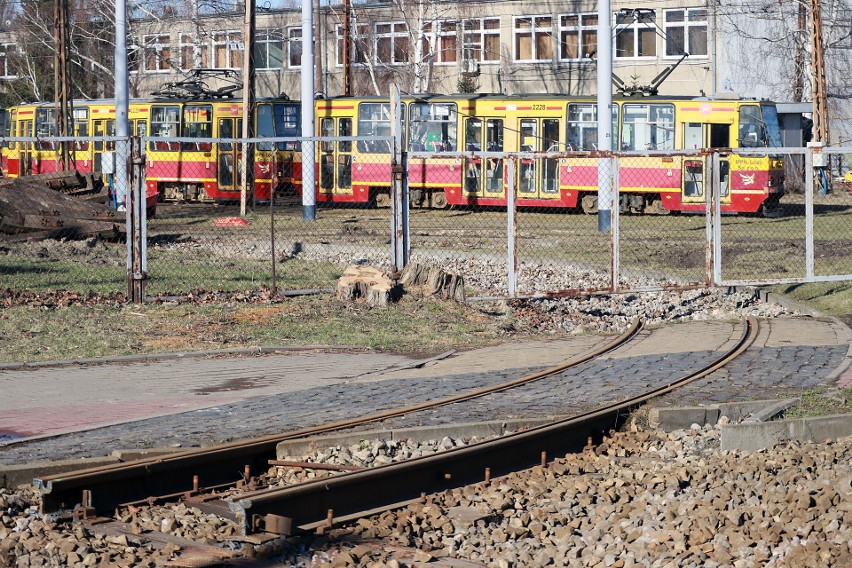 Remont torów odciął możliwość dojazdu tramwajem do Ikei. Do Rudzkiej tramwajem, a dalej "z buta"?