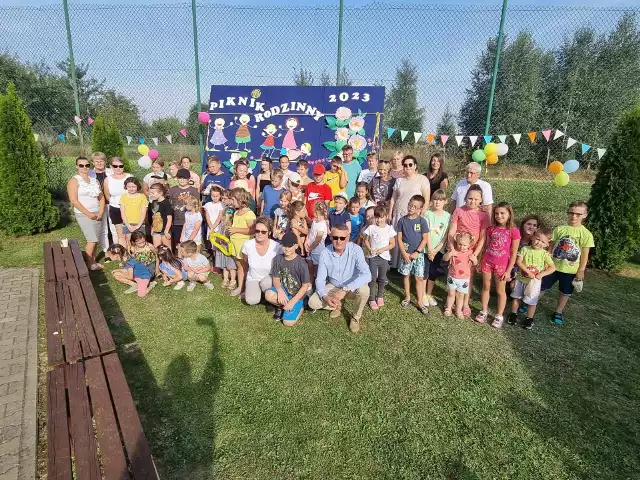 Uczestnicy Pikniku w Małyszynie. Więcej na kolejnych zdjęciach